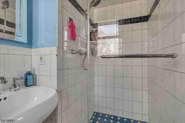 49 Laguna Dr, Wayne Twp., NJ 07470