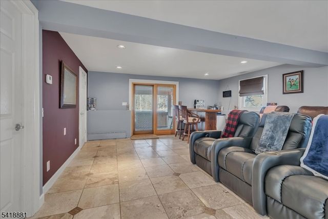 49 Laguna Dr, Wayne Twp., NJ 07470