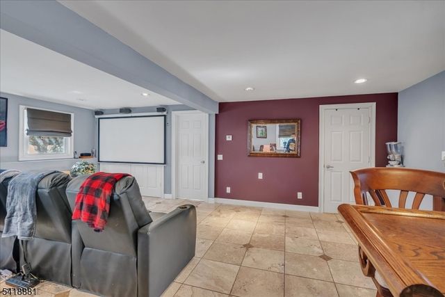 49 Laguna Dr, Wayne Twp., NJ 07470