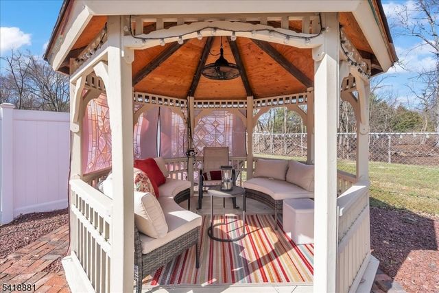 49 Laguna Dr, Wayne Twp., NJ 07470