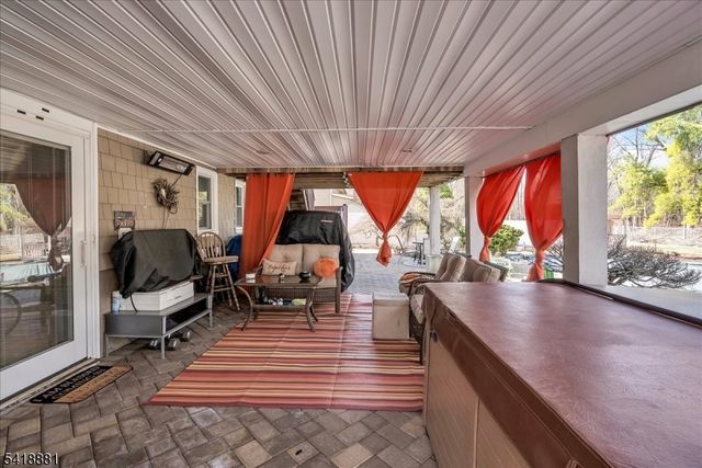 49 Laguna Dr, Wayne Twp., NJ 07470