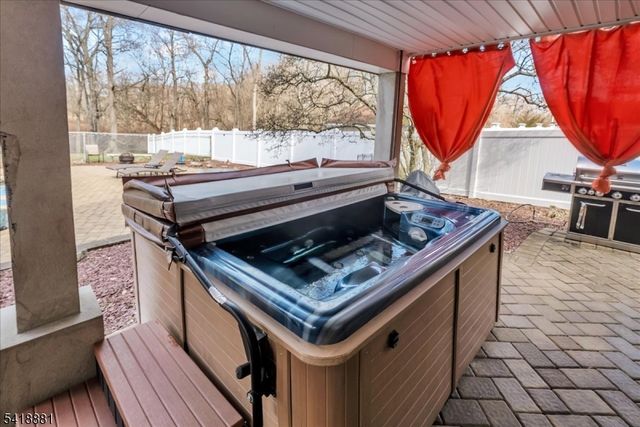 49 Laguna Dr, Wayne Twp., NJ 07470