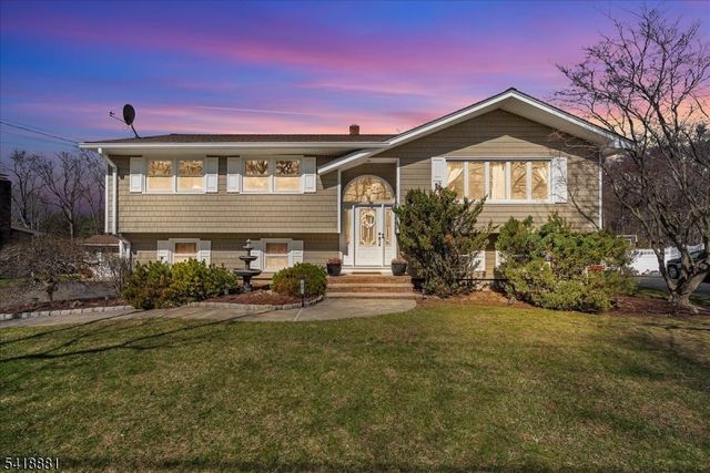 49 Laguna Dr, Wayne Twp., NJ 07470