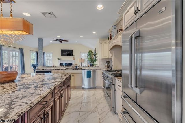 49 Laguna Dr, Wayne Twp., NJ 07470