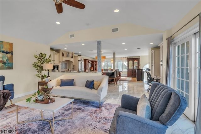 49 Laguna Dr, Wayne Twp., NJ 07470