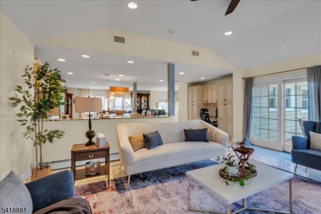 49 Laguna Dr, Wayne Twp., NJ 07470