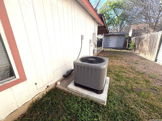 8025 Fair Bend, San Antonio, TX 78250