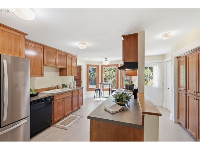 1617 BIRCH St, Forest Grove, OR 97116
