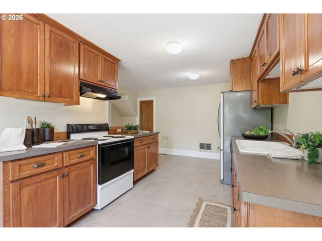 1617 BIRCH St, Forest Grove, OR 97116