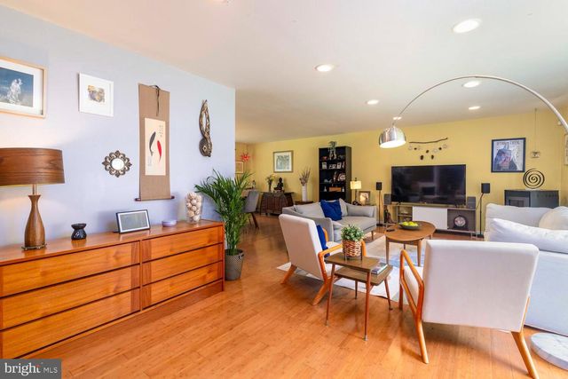 1030 ROCK CREEK DR, Wyncote, PA 19095