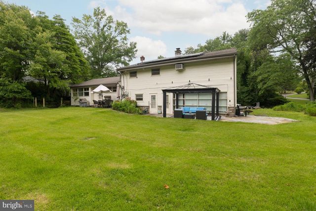 1030 ROCK CREEK DR, Wyncote, PA 19095