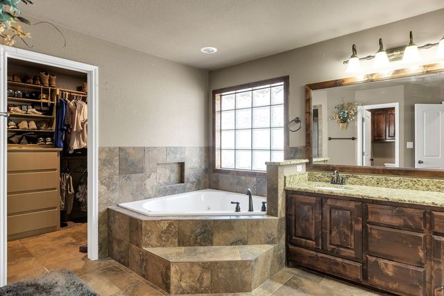 2800 Fairfield Ln, Midland, TX 79705