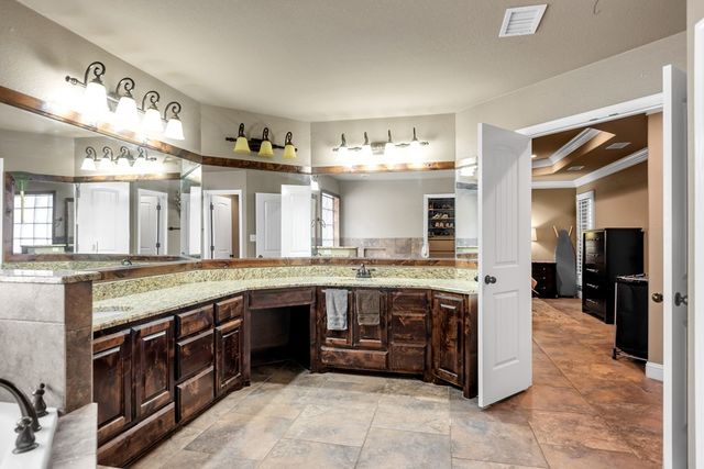 2800 Fairfield Ln, Midland, TX 79705