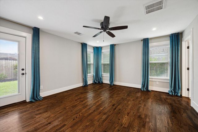 5001 Farmer Street, Houston, TX 77020