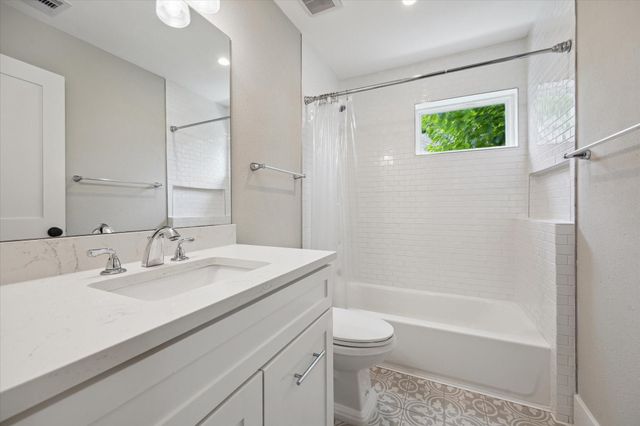 5001 Farmer Street, Houston, TX 77020