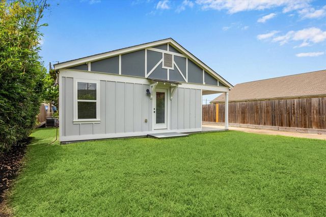 5001 Farmer Street, Houston, TX 77020