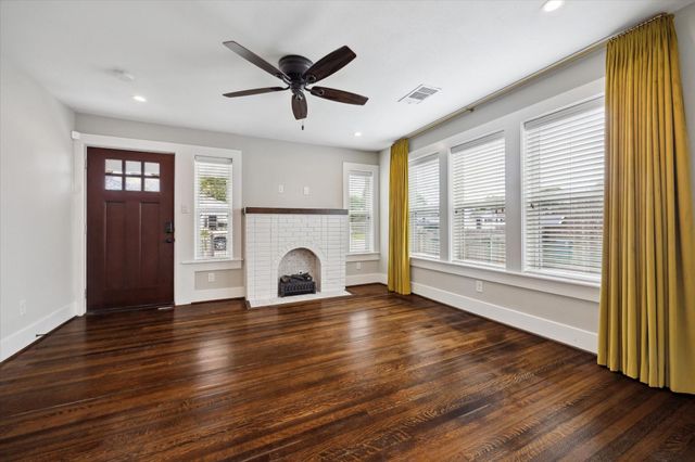 5001 Farmer Street, Houston, TX 77020