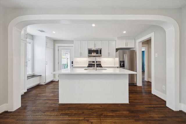 5001 Farmer Street, Houston, TX 77020