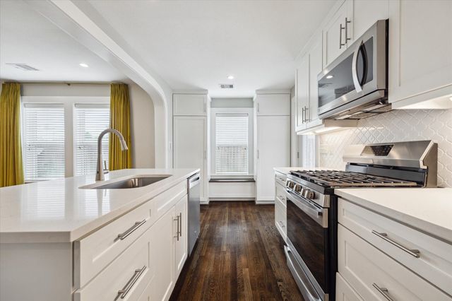 5001 Farmer Street, Houston, TX 77020