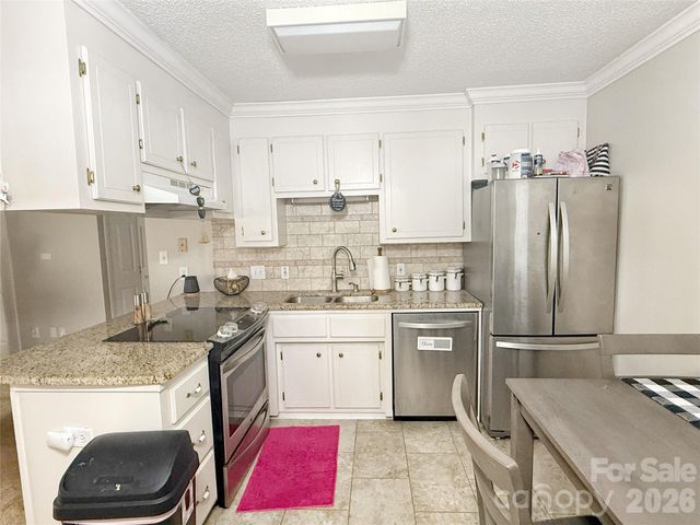 928 Lyndsey Brooke Court, Lincolnton, NC 28092