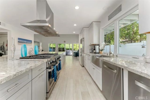 499 Nyes Place, Laguna Beach, CA 92651