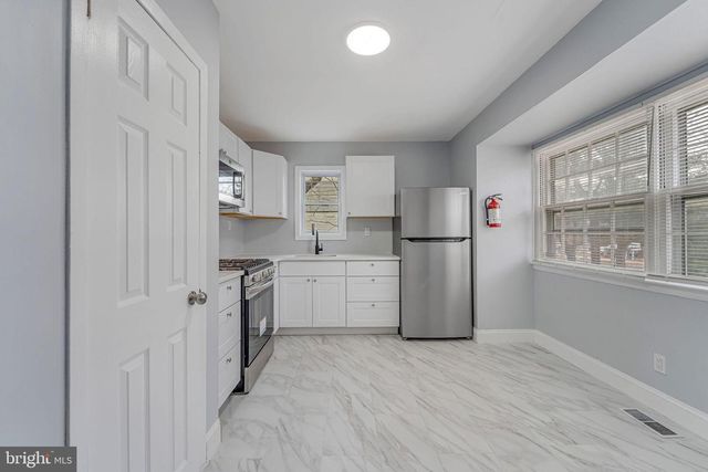 2405 N CUTHBERT DR, Lindenwold, NJ 08021