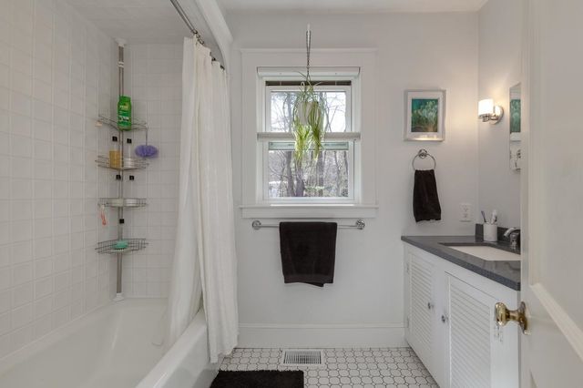 82 Penacook Road, Hopkinton, NH 03229