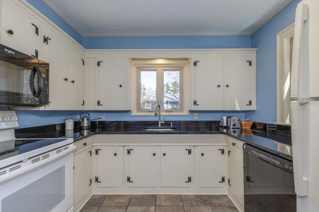 82 Penacook Road, Hopkinton, NH 03229