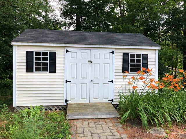 82 Penacook Road, Hopkinton, NH 03229