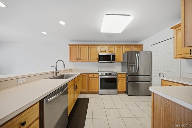 37810 Jefferson Avenue, Harrison Charter Township, MI 48045