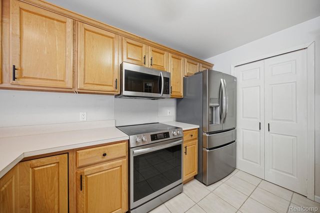 37810 Jefferson Avenue, Harrison Charter Township, MI 48045