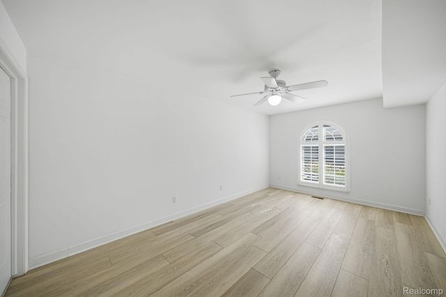 37810 Jefferson Avenue, Harrison Charter Township, MI 48045