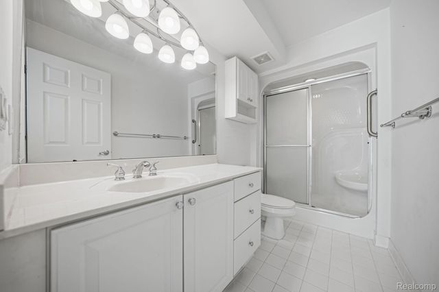37810 Jefferson Avenue, Harrison Charter Township, MI 48045