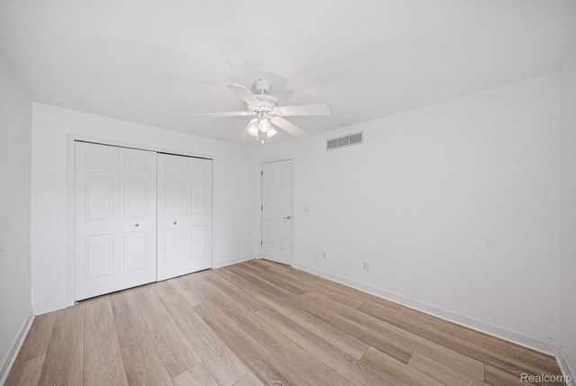 37810 Jefferson Avenue, Harrison Charter Township, MI 48045