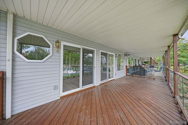 37810 Jefferson Avenue, Harrison Charter Township, MI 48045