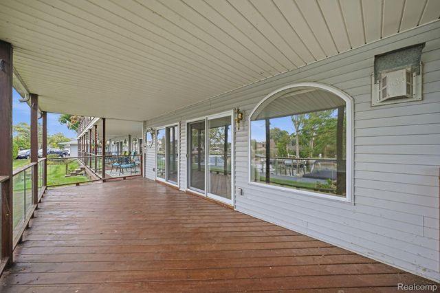 37810 Jefferson Avenue, Harrison Charter Township, MI 48045