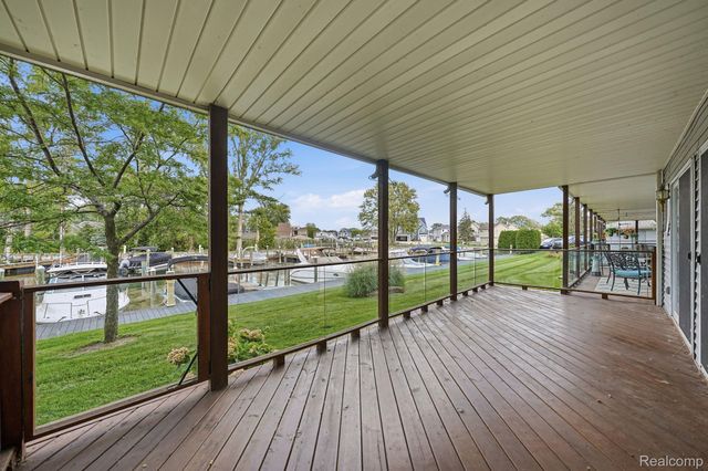 37810 Jefferson Avenue, Harrison Charter Township, MI 48045