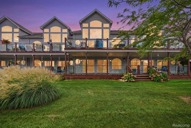 37810 Jefferson Avenue, Harrison Charter Township, MI 48045