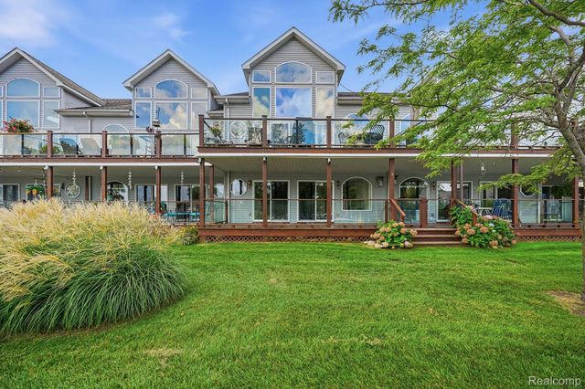 37810 Jefferson Avenue, Harrison Charter Township, MI 48045