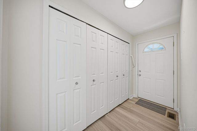 37810 Jefferson Avenue, Harrison Charter Township, MI 48045