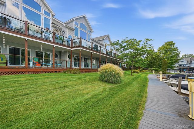 37810 Jefferson Avenue, Harrison Charter Township, MI 48045