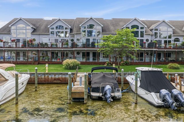 37810 Jefferson Avenue, Harrison Charter Township, MI 48045