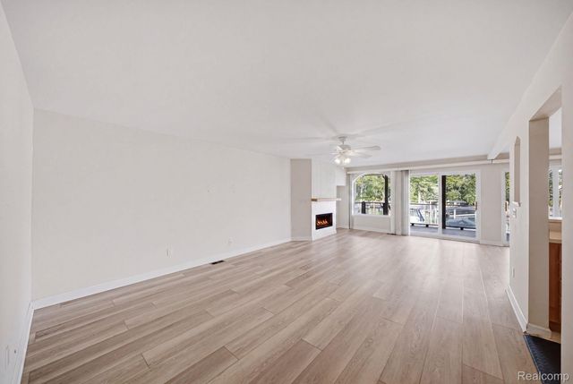 37810 Jefferson Avenue, Harrison Charter Township, MI 48045