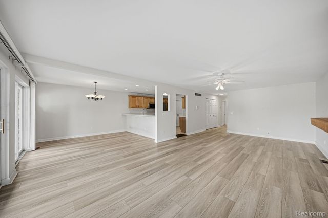 37810 Jefferson Avenue, Harrison Charter Township, MI 48045