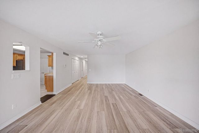37810 Jefferson Avenue, Harrison Charter Township, MI 48045