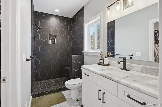 2430 Judah Road, Lake Orion, MI 48359