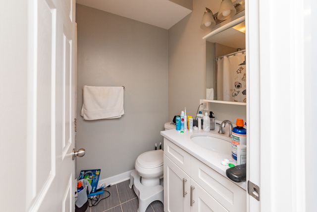 2437 N Ashland Avenue 1F, Chicago, IL 60614