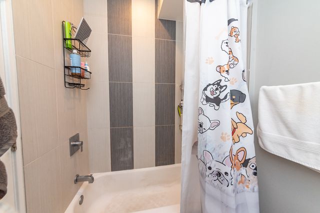 2437 N Ashland Avenue 1F, Chicago, IL 60614
