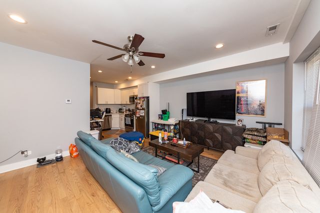 2437 N Ashland Avenue 1F, Chicago, IL 60614