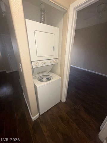 8425 Running Deer Avenue 103, Las Vegas, NV 89145